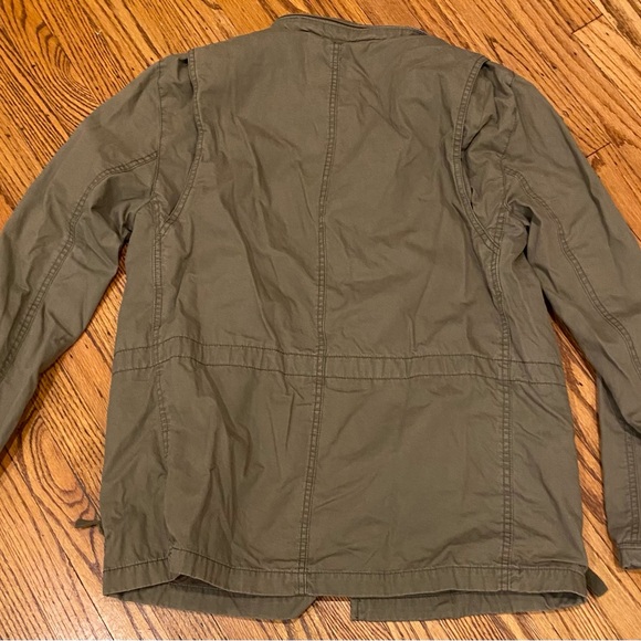 The GAP Men’s Small Cargo Jacket with zip in hood and chest pockets. - Picture 2 of 5